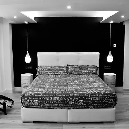 Black And White Suitte 