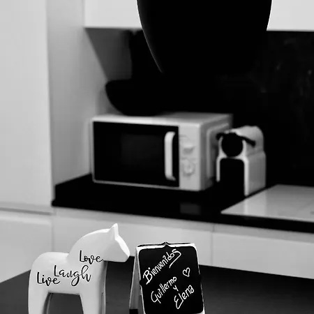 Apartment Black And White Suitte 