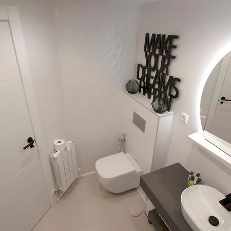 Black And White Suitte 