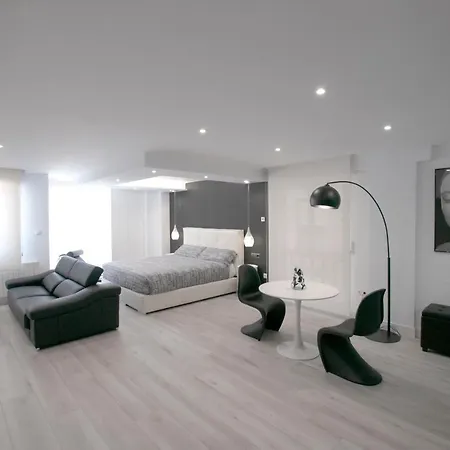 Apartment Black And White Suitte 