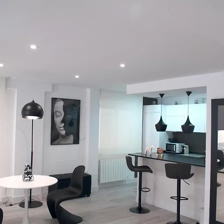 Black And White Suitte 