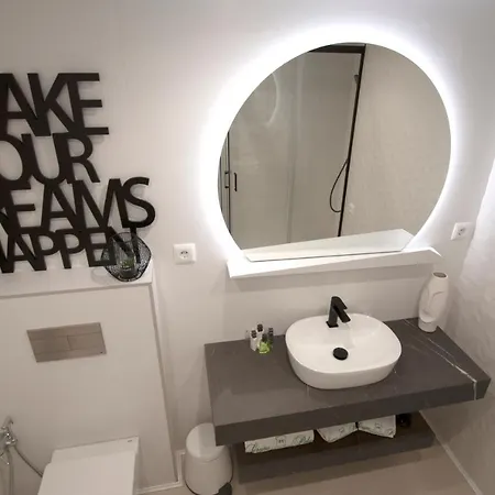 Apartment Black And White Suitte 