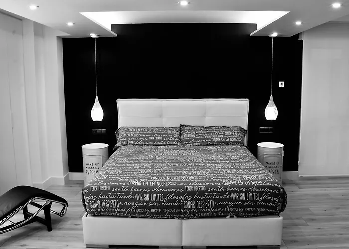 Black And White Suitte 