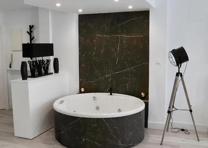 Black And White Suitte 