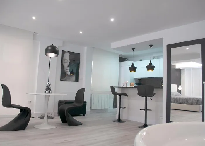 Black And White Suitte 