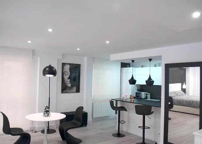 Black And White Suitte 