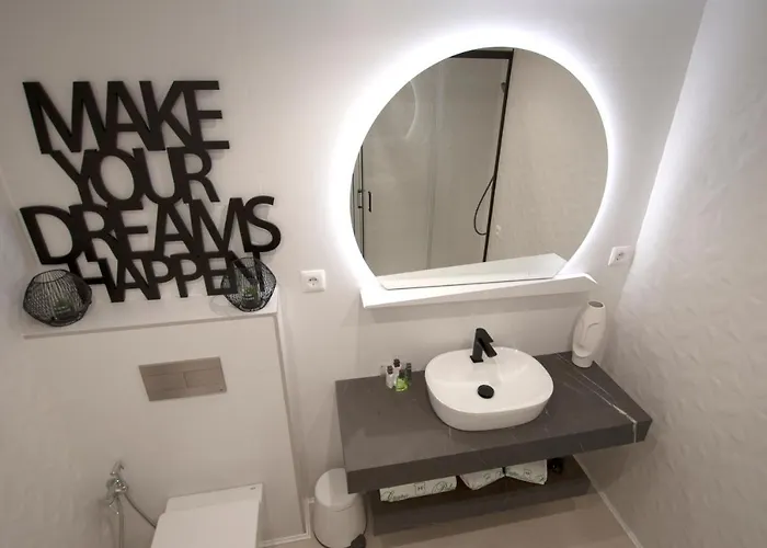 דירה Black And White Suitte 