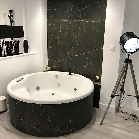 Black&white Suitte Plaza Apartment *