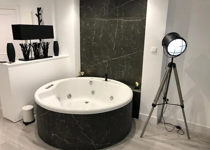 Black And White Suitte 