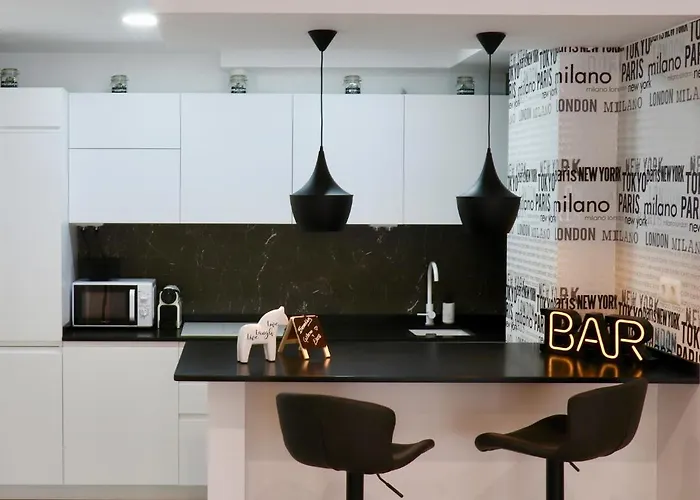 Black And White Suitte 